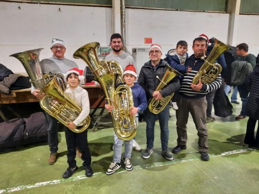 Tubistes i bombardinistes locals. TubaNadal 2025